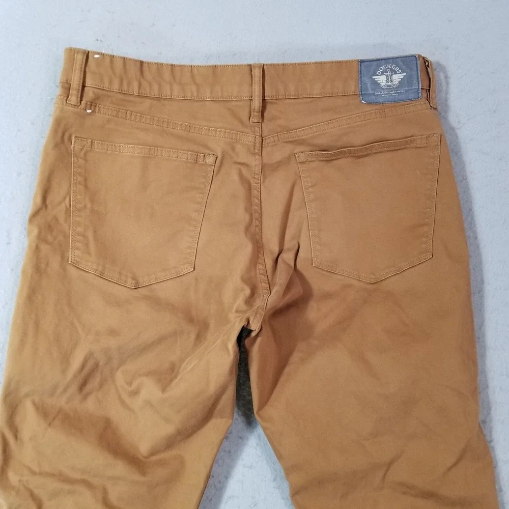 Levi's Dockers jeans men's 36x 28 regular straight Supreme Flex Brown pants